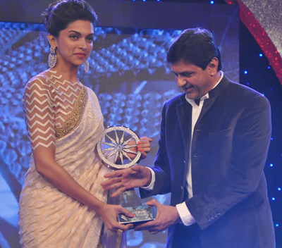 Deepika Padukone at CNN IBN Indian Of The Year Awards 2013