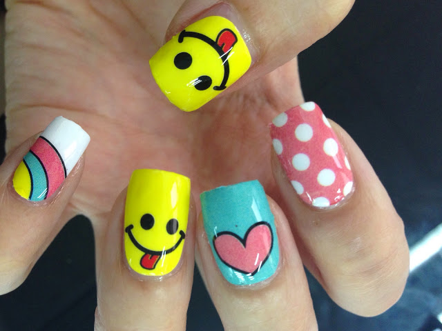 Emoticon nail art