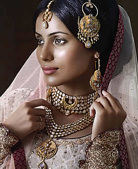 Gold jewelry is recommended for people with warm skin tone