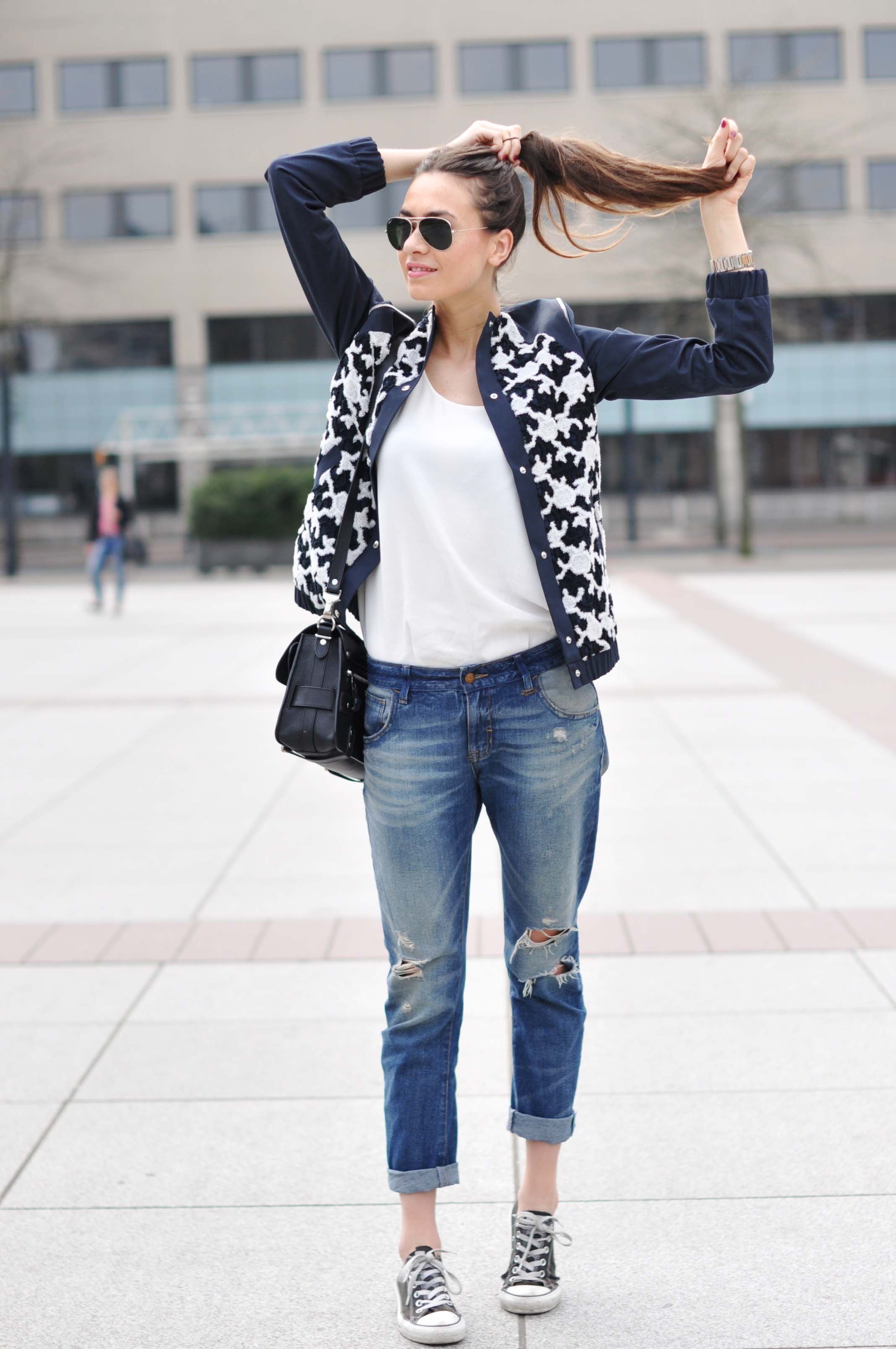 What-To-Wear-With-Ripped-Jeans-15