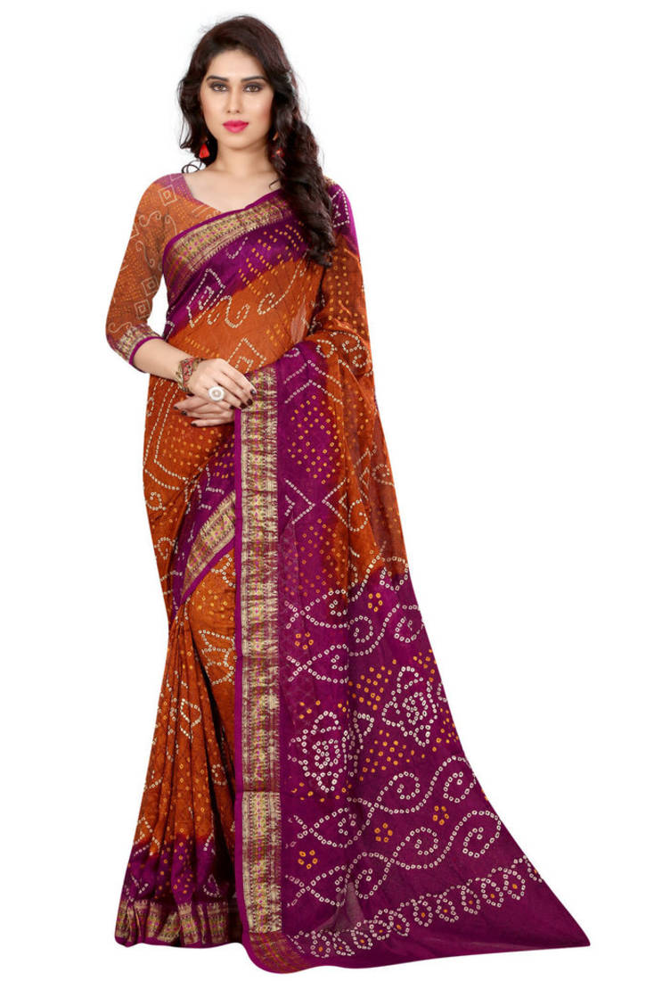 The model in red and orange Bandhani saree.