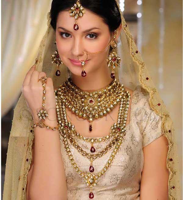 Pakistani Bride in bridal jewelry with the dress.