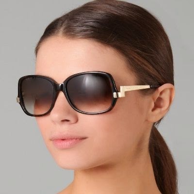 The model with square sunglass.