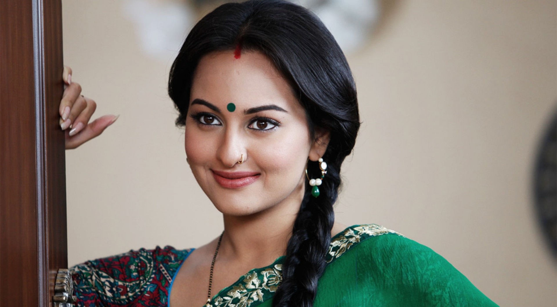 Sonakshi Sinha Face Shape She Marked Her Debut In The Hindi Film