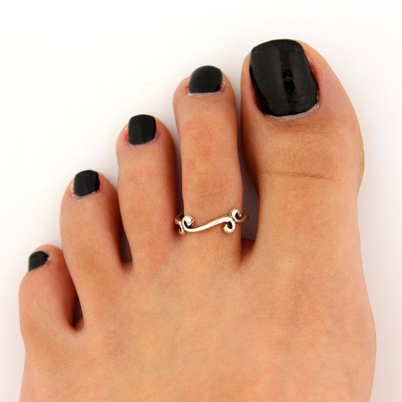 Adjustable toe rings