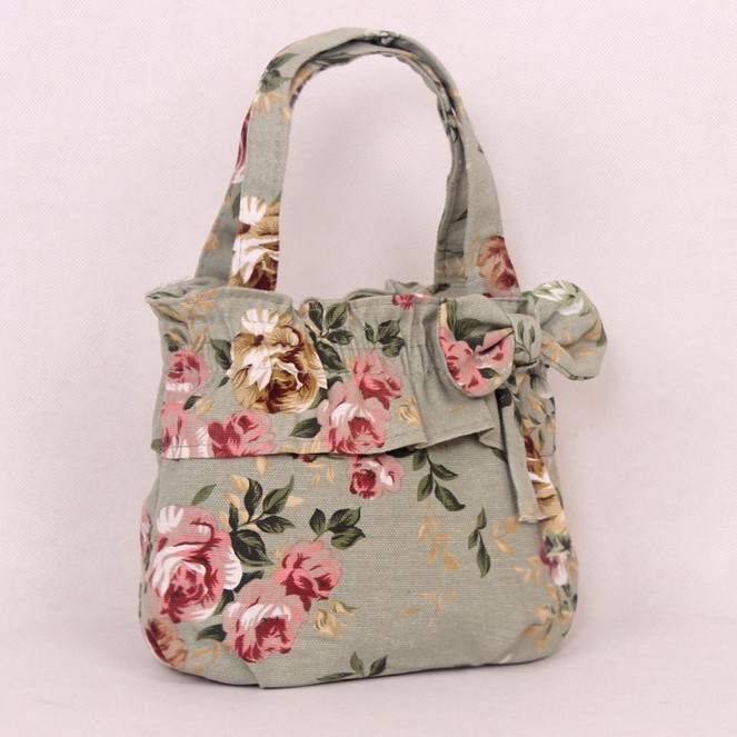 Tote bag with floral design