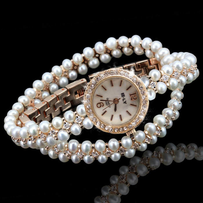 Trendy watch with pearls